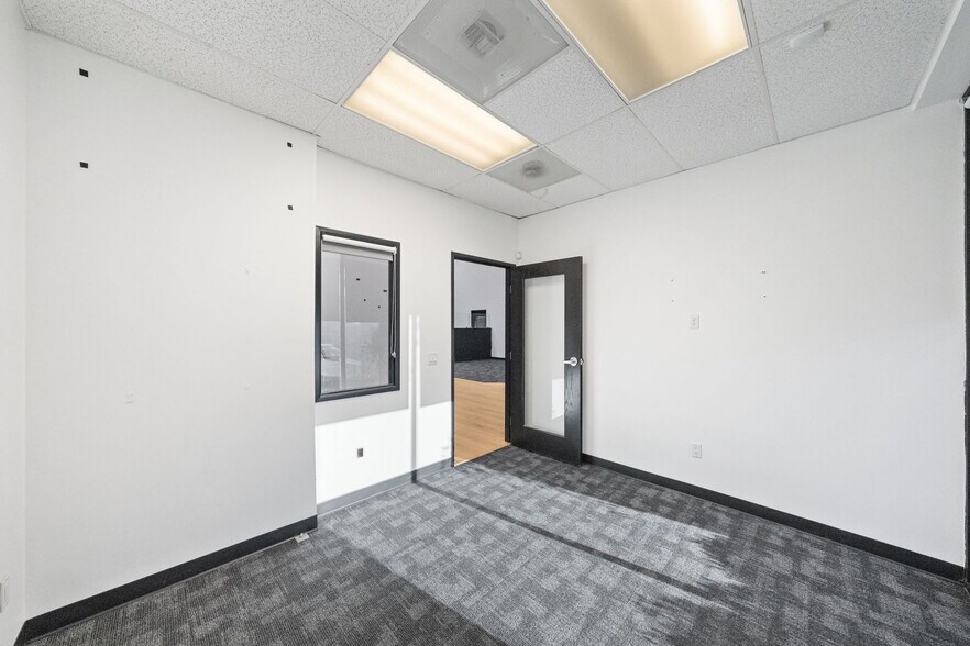 More Photos Of 25843 Jefferson Ave, Murrieta Light Distribution For Sale