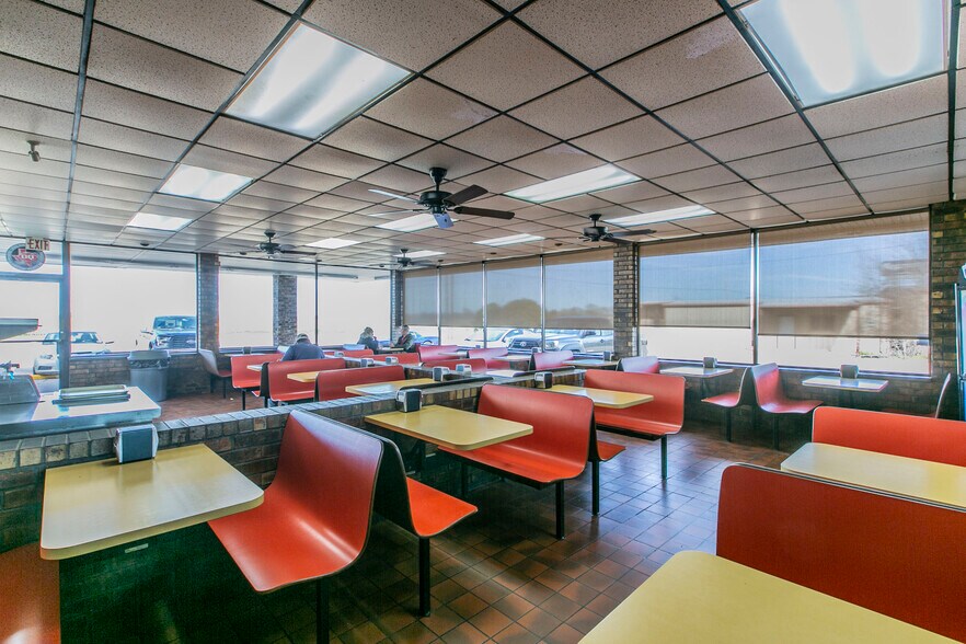More Photos Of 200 State Highway 31, Trinidad Fast Food For Sale