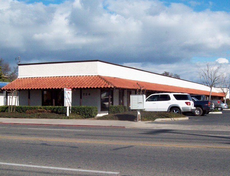 More Photos Of 724 N Ben Maddox Way, Visalia Office For Lease