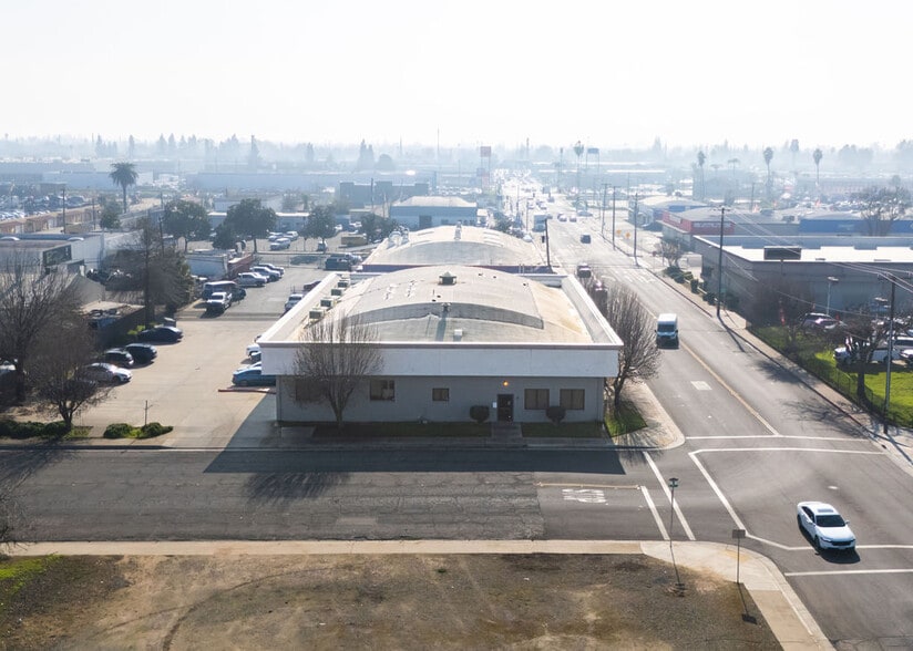 More Photos Of 1460 W 18th St, Merced Office For Sale