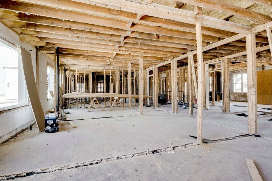 More Photos Of 111 Main Street, Lincolnton Flex For Sale