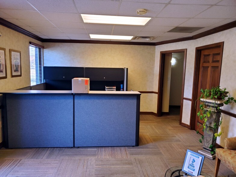 More Photos Of 255 Enterprise Dr, Lewis Center Warehouse For Lease