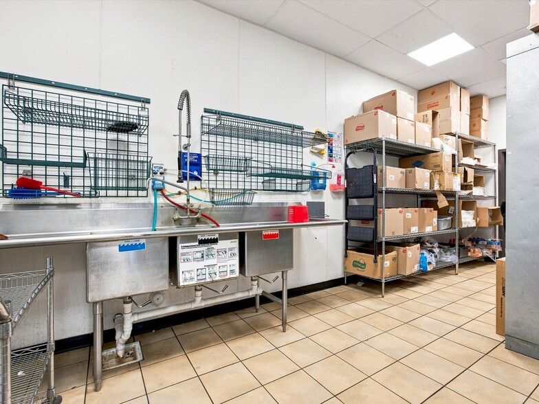More Photos Of 810 North Ave, Grand Junction Freestanding For Sale