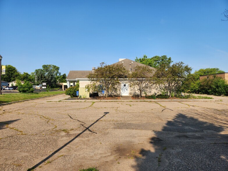 More Photos Of 7300 42nd Ave N, New Hope Freestanding For Sale