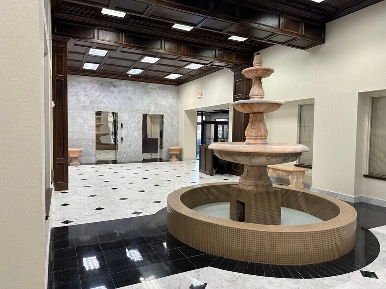 More Photos Of 400 N Walker Ave, Oklahoma City Office For Lease