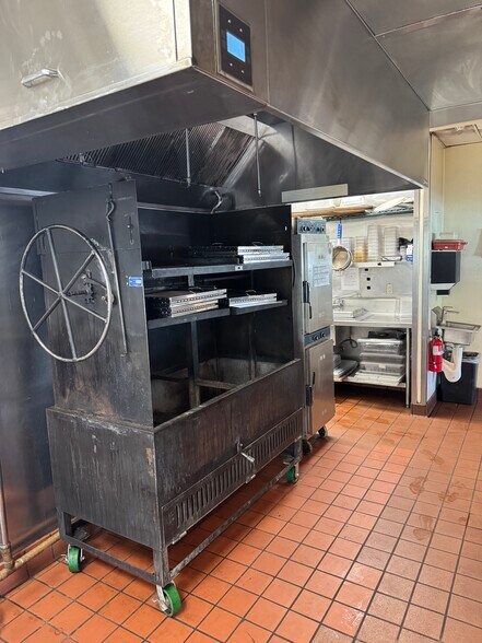 More Photos Of 6247 Day St, Riverside Fast Food For Lease