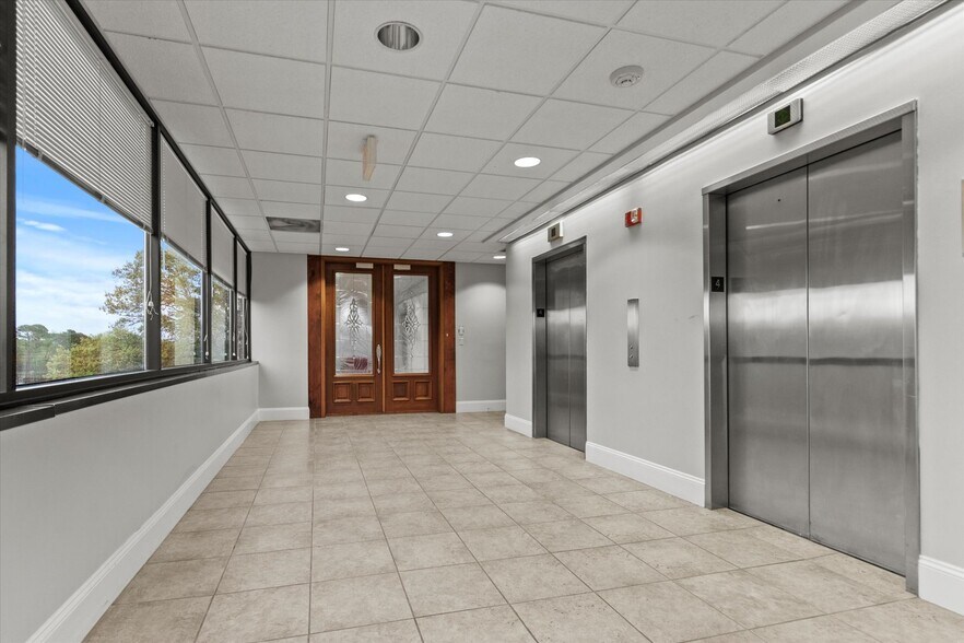 More Photos Of 215 Wynn Dr, Huntsville Office For Sale