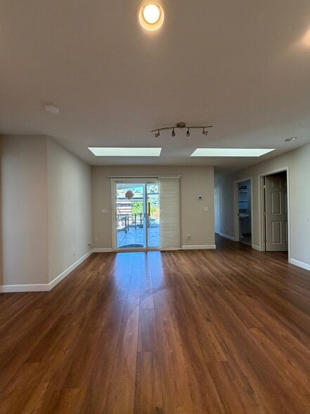 More Photos Of 1874 Villa St, Mountain View Office Residential For Lease