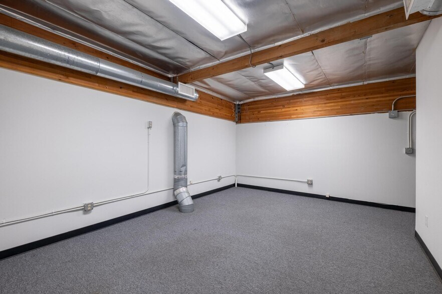 More Photos Of 22809 Lockness Ave, Torrance Warehouse For Sale