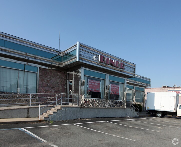 More Photos Of 4011 Hempstead Tpke, Bethpage Restaurant For Sale