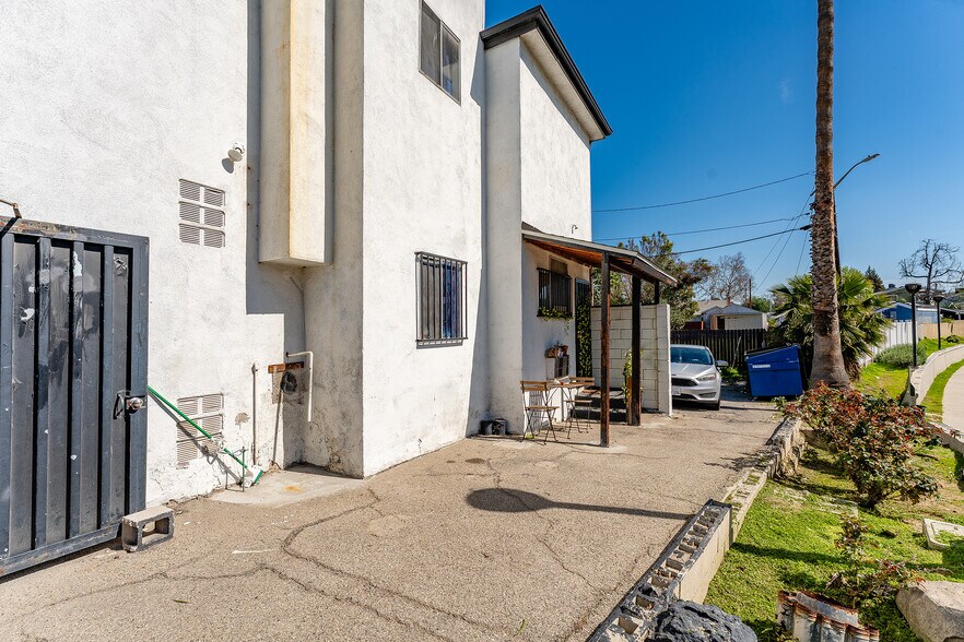 More Photos Of 252 W Elm Ave, Burbank Apartments For Sale