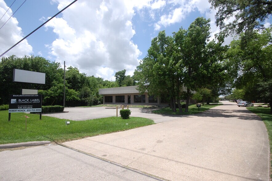 More Photos Of 21755 N I-45 Fwy, Spring Flex For Sale