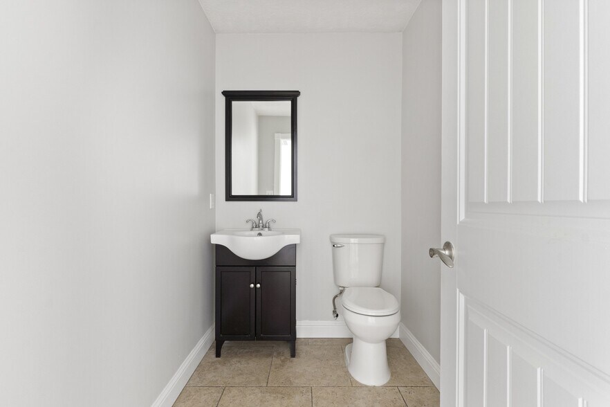 More Photos Of 910 W State St, Lehi Office For Sale