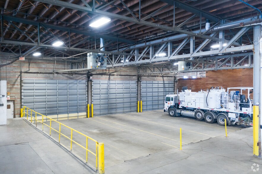 More Photos Of 88-92 Sunshine Rd, Kansas City Distribution For Lease