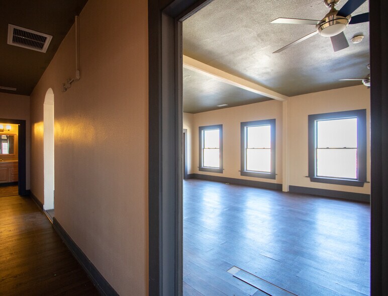 More Photos Of 115 N Kinsley Ave, Winslow Movie Theatre For Sale