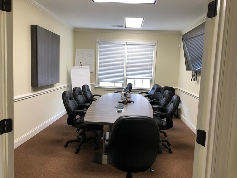More Photos Of 1905 Woodstock Rd, Roswell Office For Lease