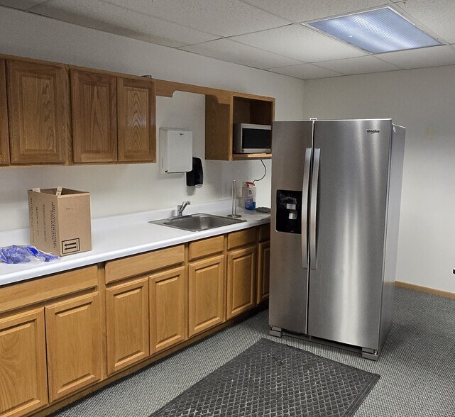 More Photos Of 40 S Prospect St, Roselle Office For Lease