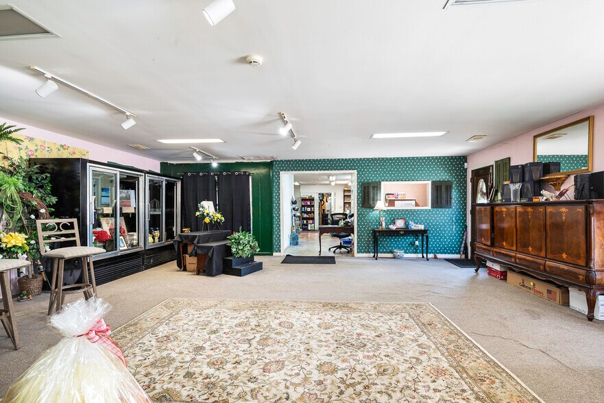 More Photos Of 25 Strickland St, Fairburn Freestanding For Lease