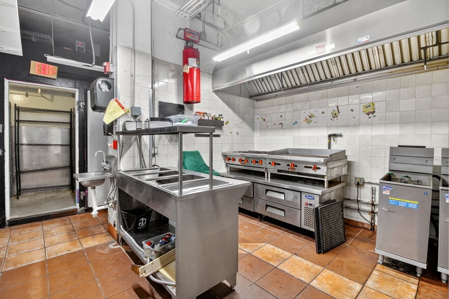 Primary Photo Of 1220-1220 Washington Ave, Miami Beach Restaurant For Lease