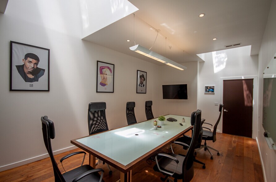 More Photos Of 142-156 Castro St, Mountain View Office For Lease