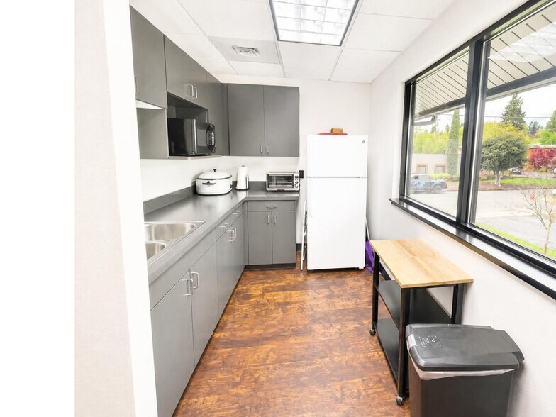 More Photos Of 1665 Liberty St SE, Salem Office For Lease
