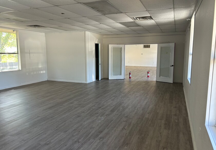 More Photos Of 803 Highway 181 N, Floresville General Retail For Sale