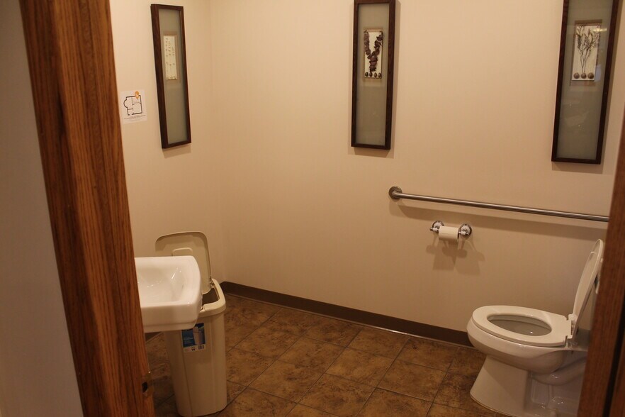 More Photos Of 215 Grove City Rd, Slippery Rock Medical For Sale