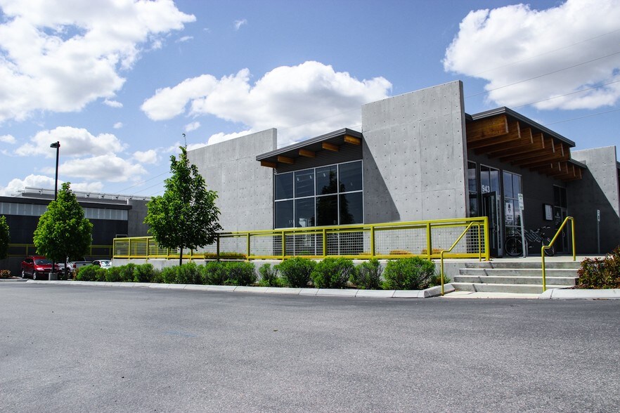 More Photos Of 943 W Overland Rd, Meridian Coworking Space