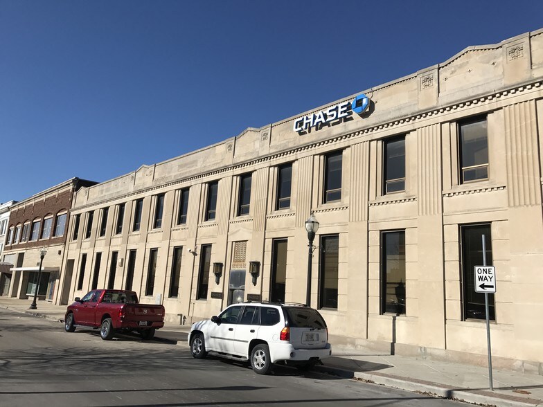 More Photos Of 5522 6th Ave, Kenosha Restaurant For Lease