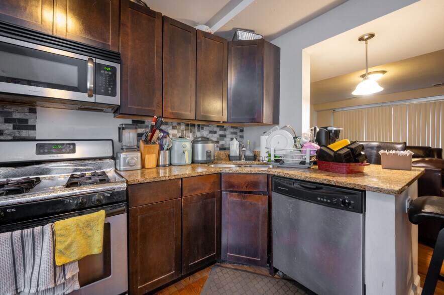 More Photos Of 6435-6443 N Damen Ave, Chicago Apartments For Sale