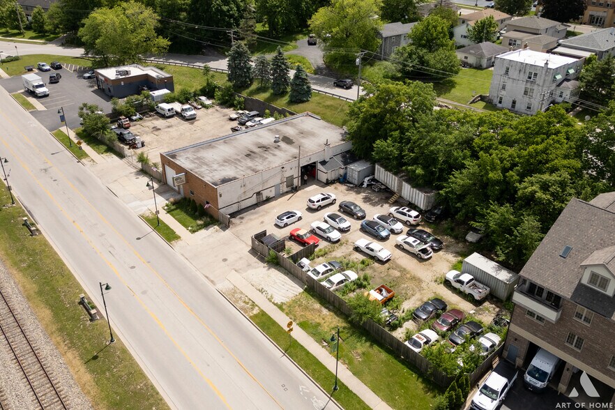 More Photos Of 926 Main St, Lemont Light Distribution For Sale