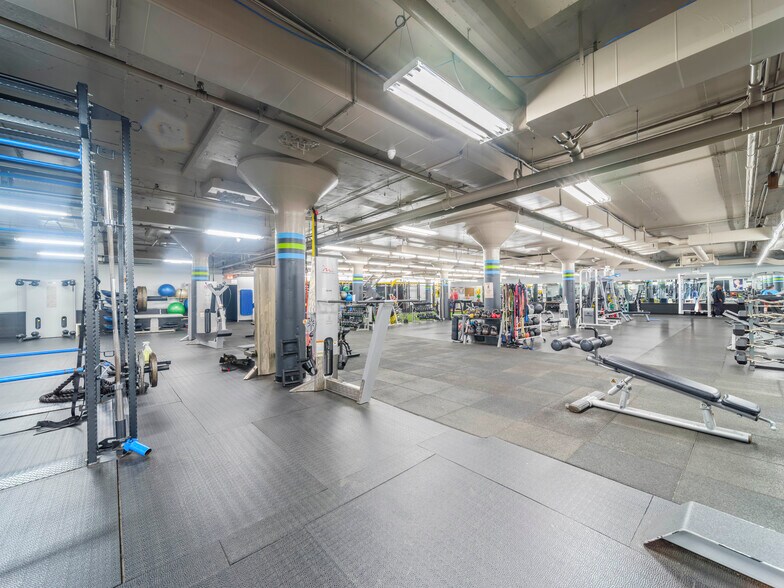 More Photos Of 820 N Orleans St, Chicago Office For Lease