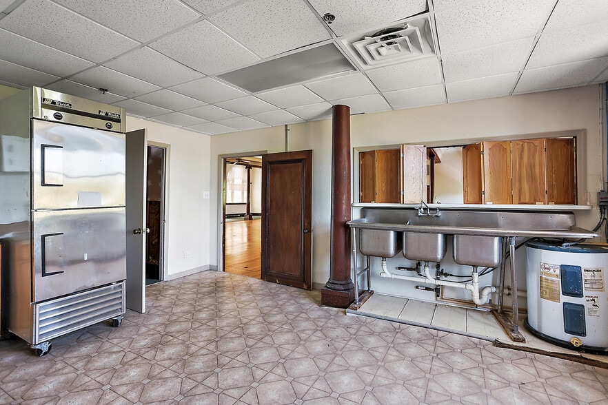 More Photos Of 410 W Main St, Leesburg Office For Lease