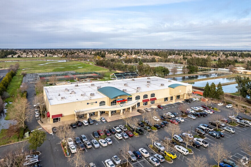 More Photos Of 8569 Bond Rd, Elk Grove Health Club For Lease