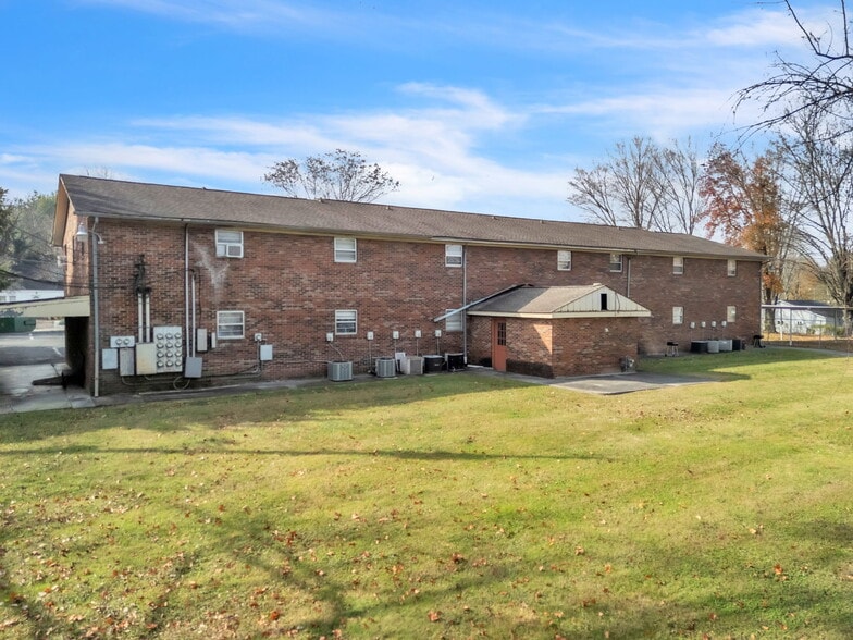 More Photos Of 4700 Upchurch Rd, Knoxville Apartments For Sale