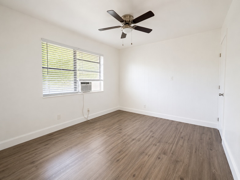 More Photos Of 1741-1743 Moffett St, Hollywood Apartments For Sale