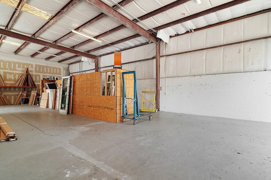 More Photos Of 1262 Commons Ct, Clermont Warehouse For Lease
