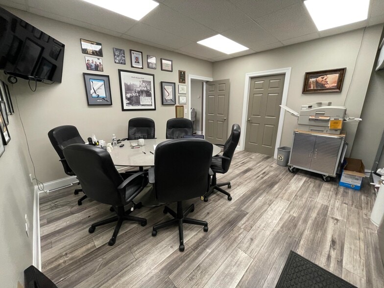 More Photos Of 421 S Addison Rd, Addison Storefront Retail Office For Lease