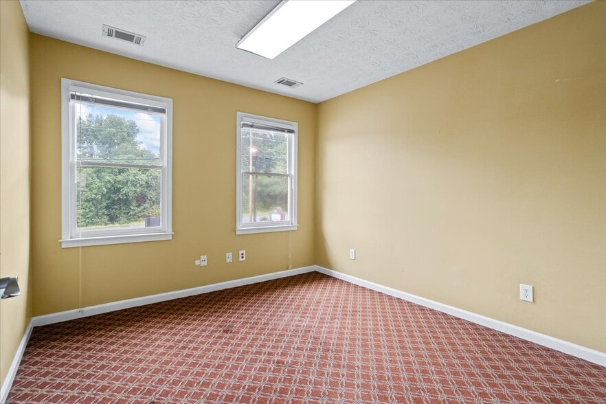 More Photos Of 883 Commerce Dr SW, Conyers Office For Sale