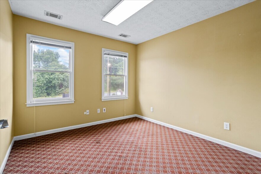 More Photos Of 883 Commerce Dr SW, Conyers Office For Lease