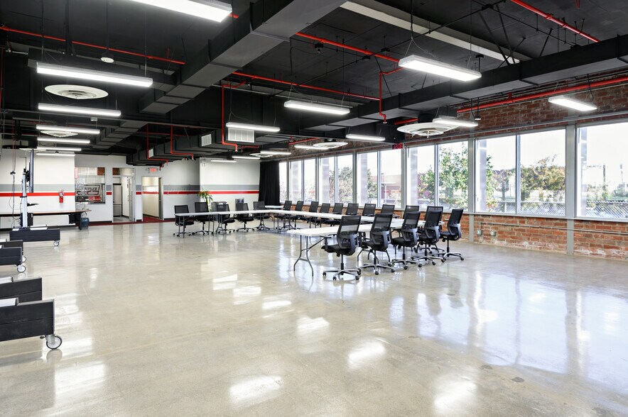 More Photos Of 2925-2931 California St, Torrance Manufacturing For Lease