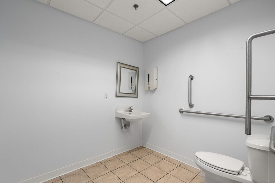 More Photos Of 109 Talcott Rd, West Hartford Manufacturing For Sale