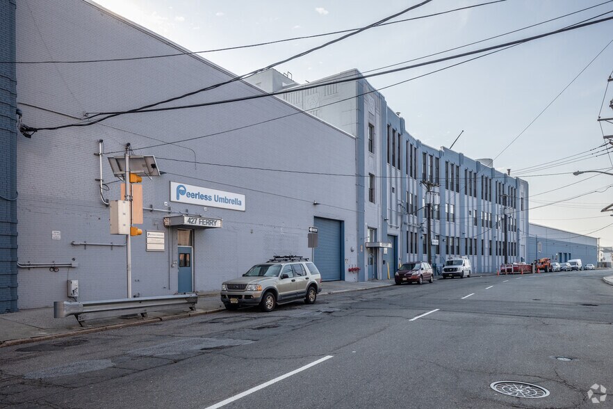 More Photos Of 397-447 Ferry St, Newark Manufacturing For Lease