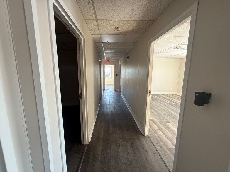 More Photos Of 1272 W Main Rd, Middletown Unknown For Lease