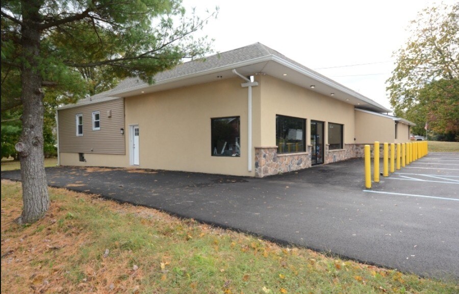 More Photos Of 24 Broad St, Three Bridges Freestanding For Sale