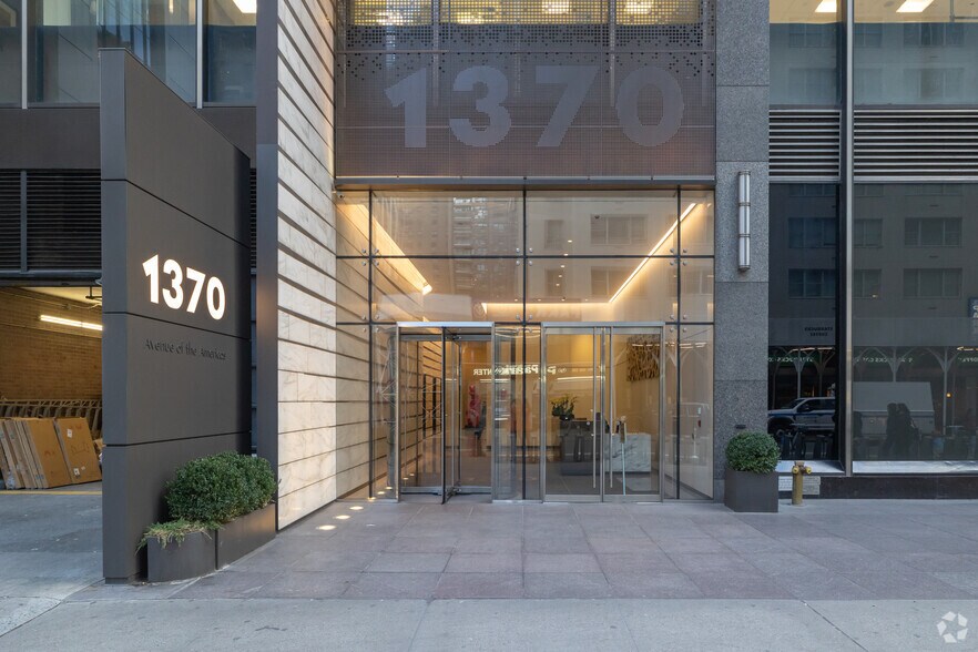 More Photos Of 1370 Avenue of the Americas, New York Office For Lease