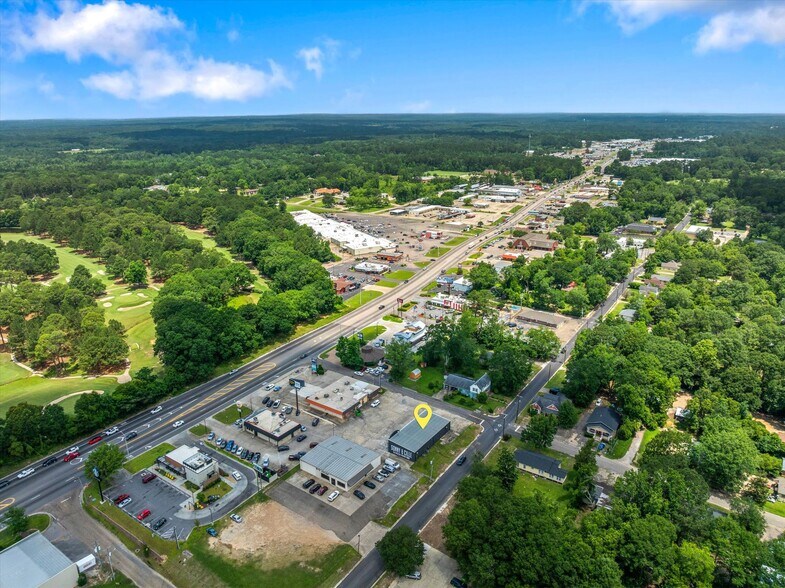 More Photos Of 1502 W 7th St, Laurel Showroom For Sale