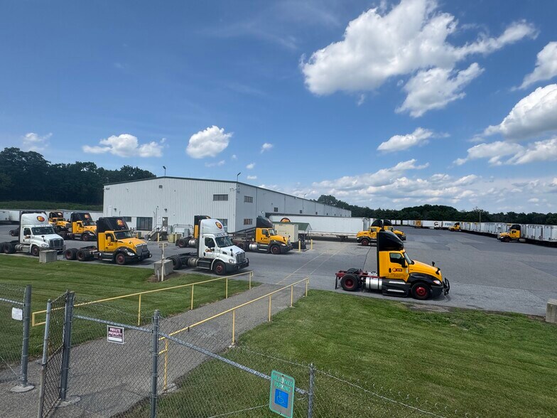 More Photos Of 14557 Industry Dr, Hagerstown Warehouse For Lease