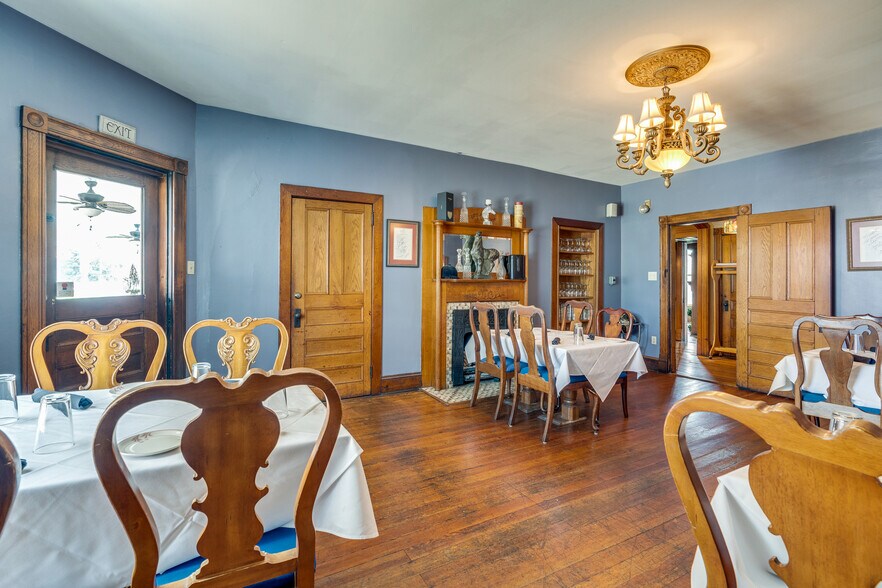 More Photos Of 412 6th St, Bristol Restaurant For Sale