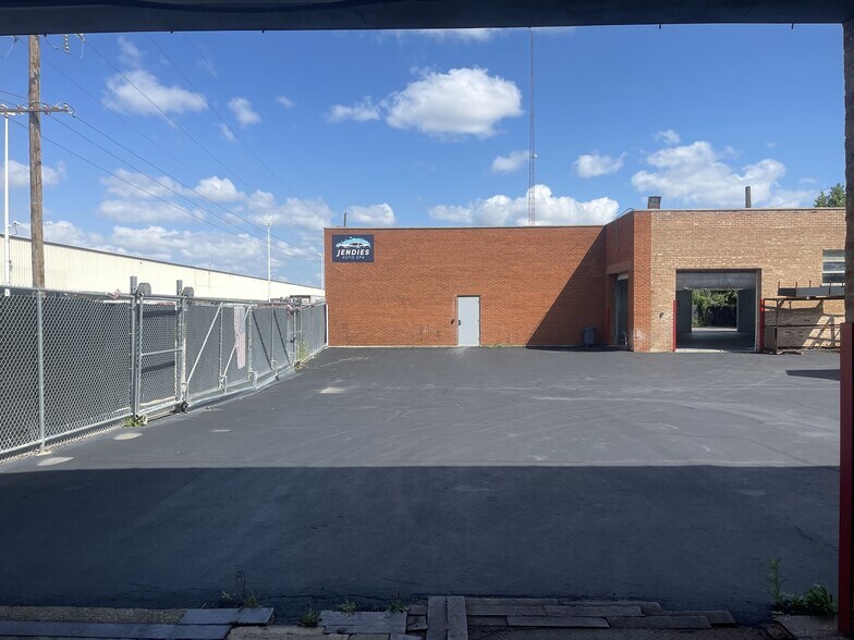 More Photos Of 1540 Hannah Ave, Forest Park Light Distribution For Lease